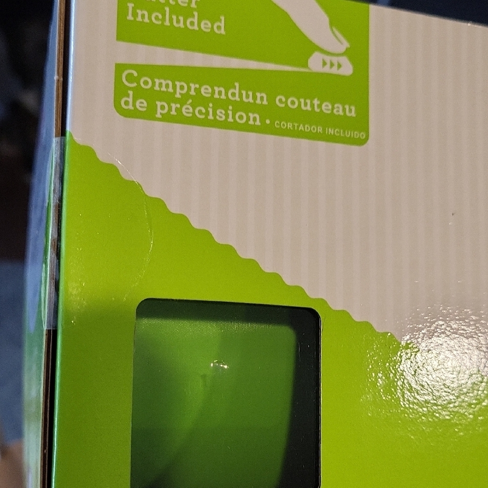 Bravo Green Disposable Tableware Roll Party Supplies - Picture 4 of 4
